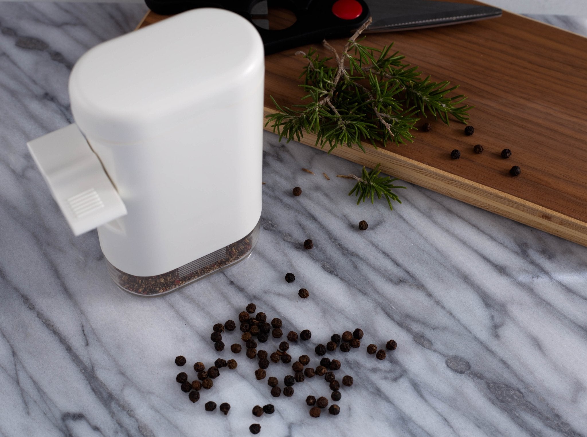 https://www.peppermate.com/cdn/shop/articles/what-pepper-mill-does-jacques-pepin-use-and-why-534862.jpg?v=1694450579&width=2048